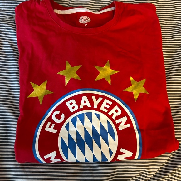 FC Bayern Munich T-Shirt - Red - Size “Men’s” Medium - Picture 7 of 7